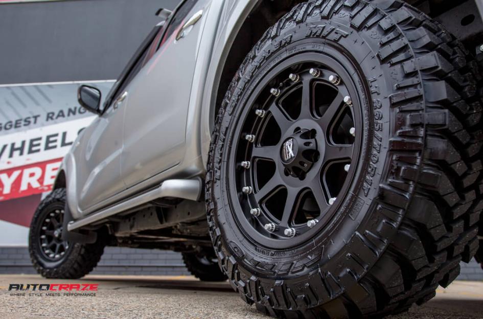 NISSAN NAVARA ADDICT MATTE BLACK
